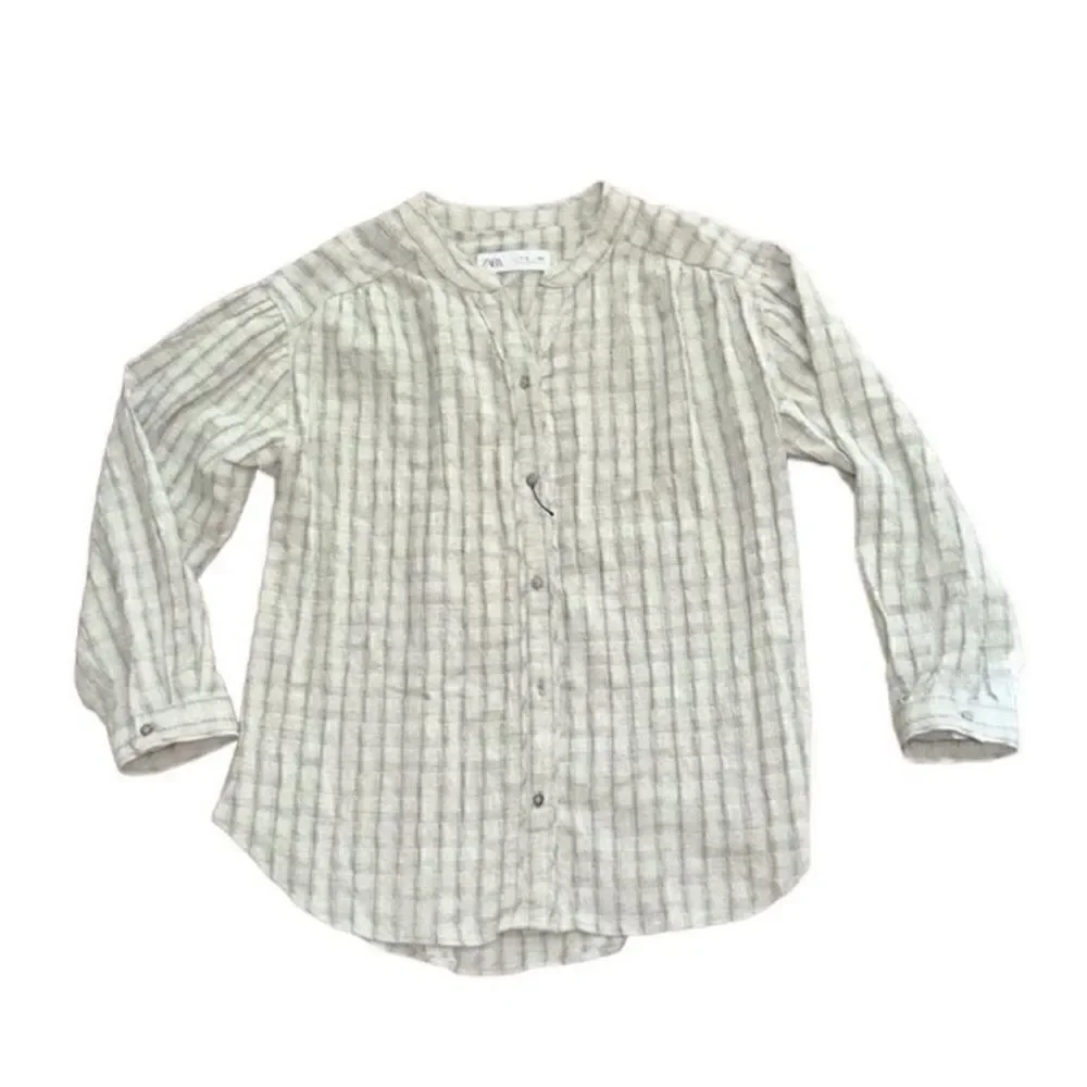 Zara Girls Gray Button Down Shirt(Size 9-10)